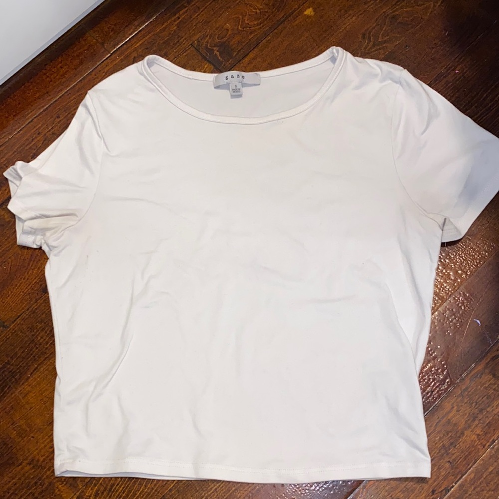 A tee shirt
